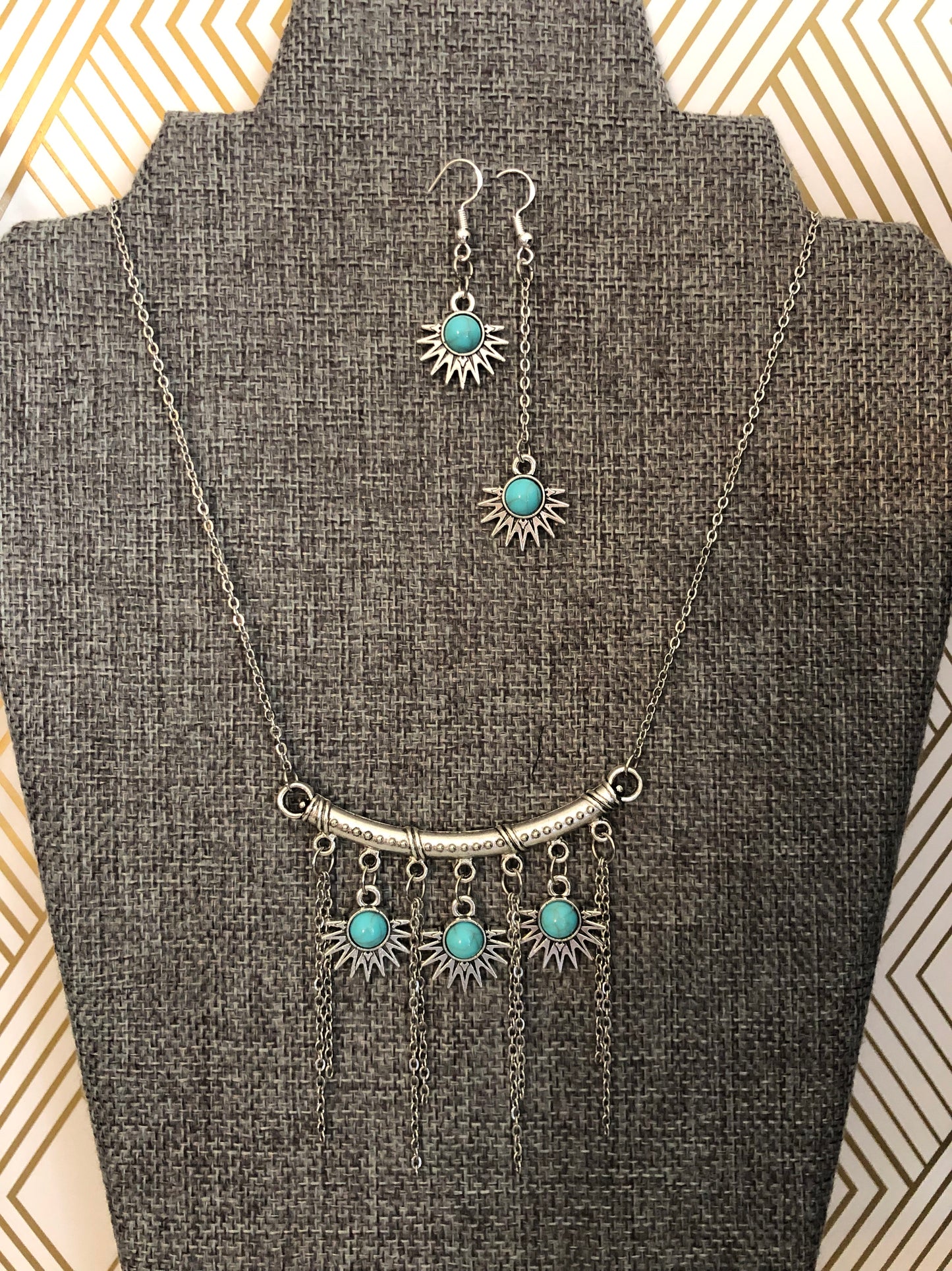Western Arc Focal and Fringe Necklace Set