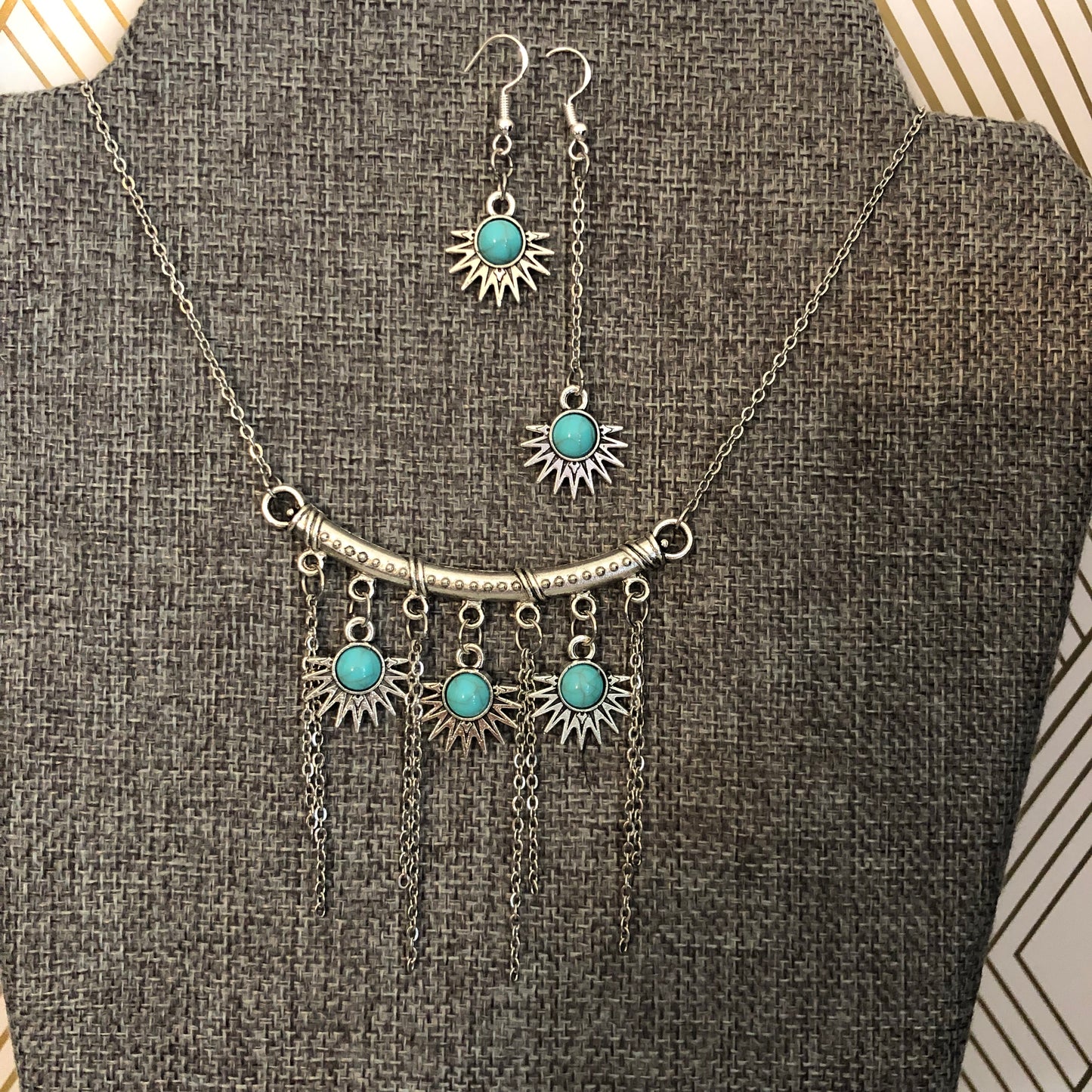 Western Arc Focal and Fringe Necklace Set