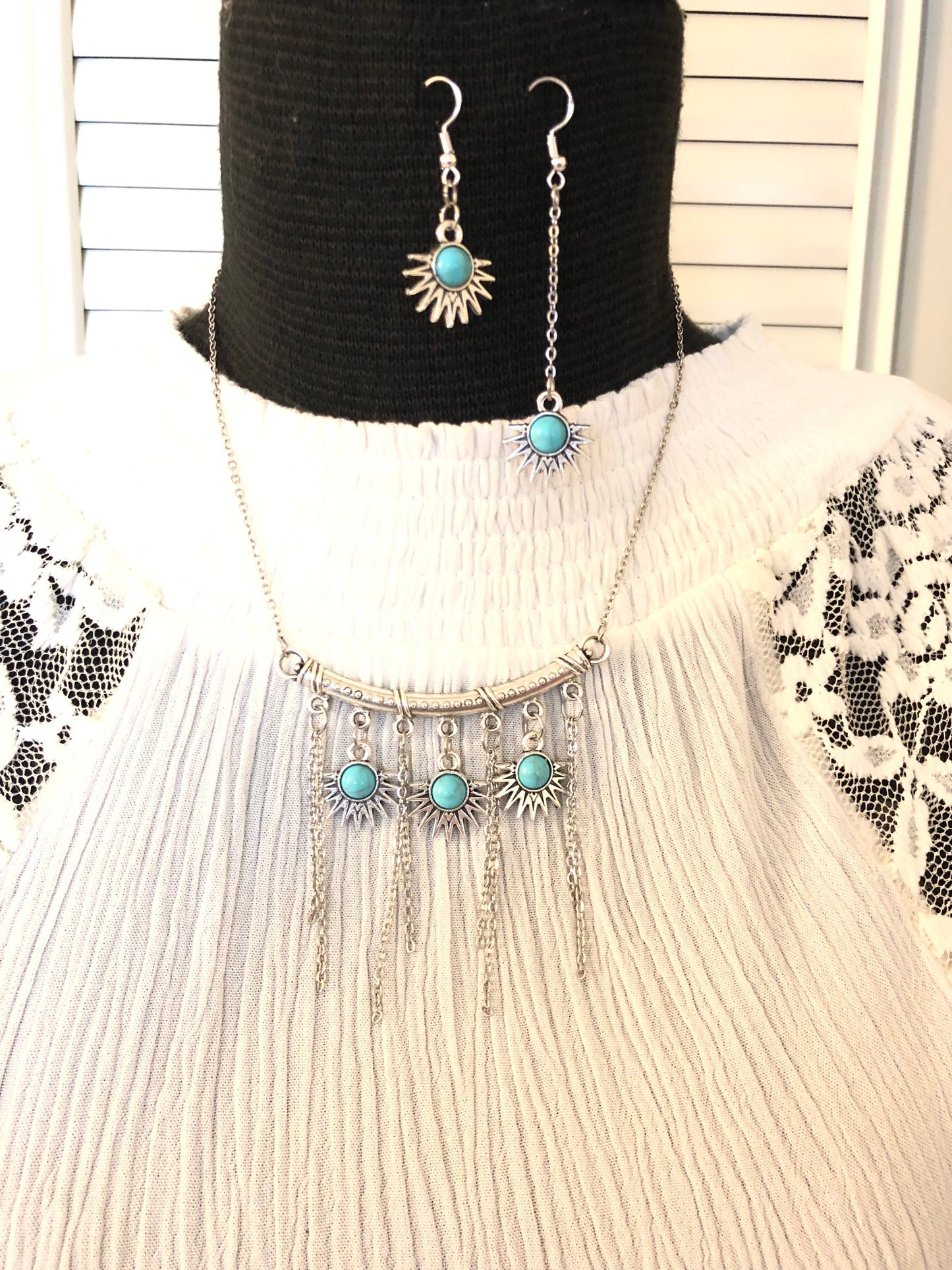 Western Arc Focal and Fringe Necklace Set