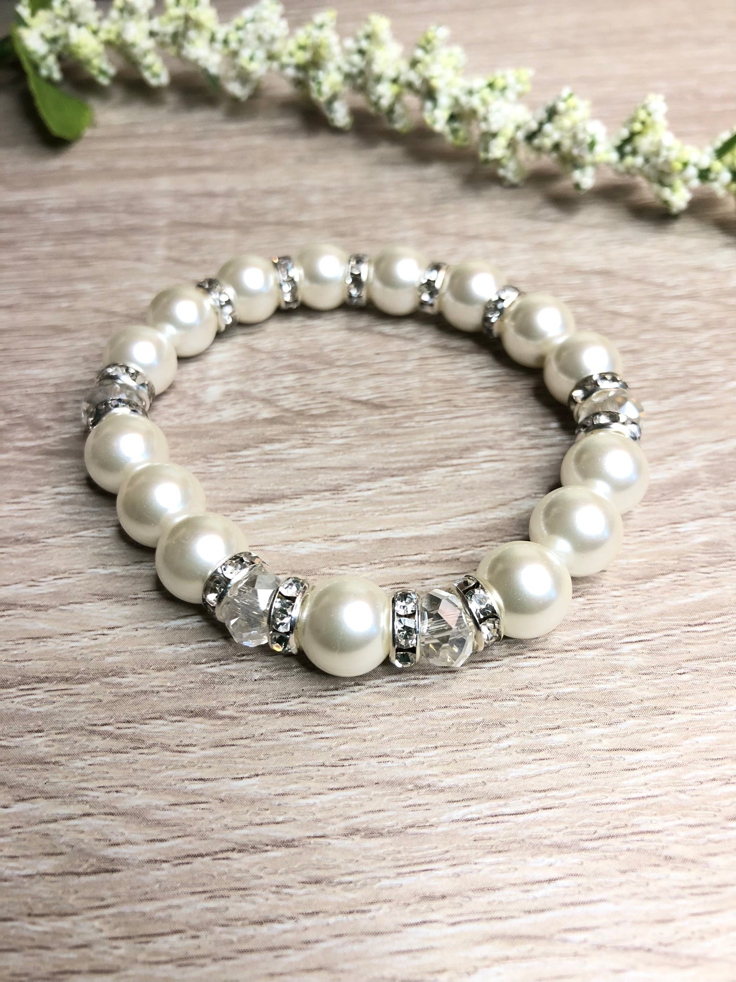 White Shell Pearl Stretch Bracelet