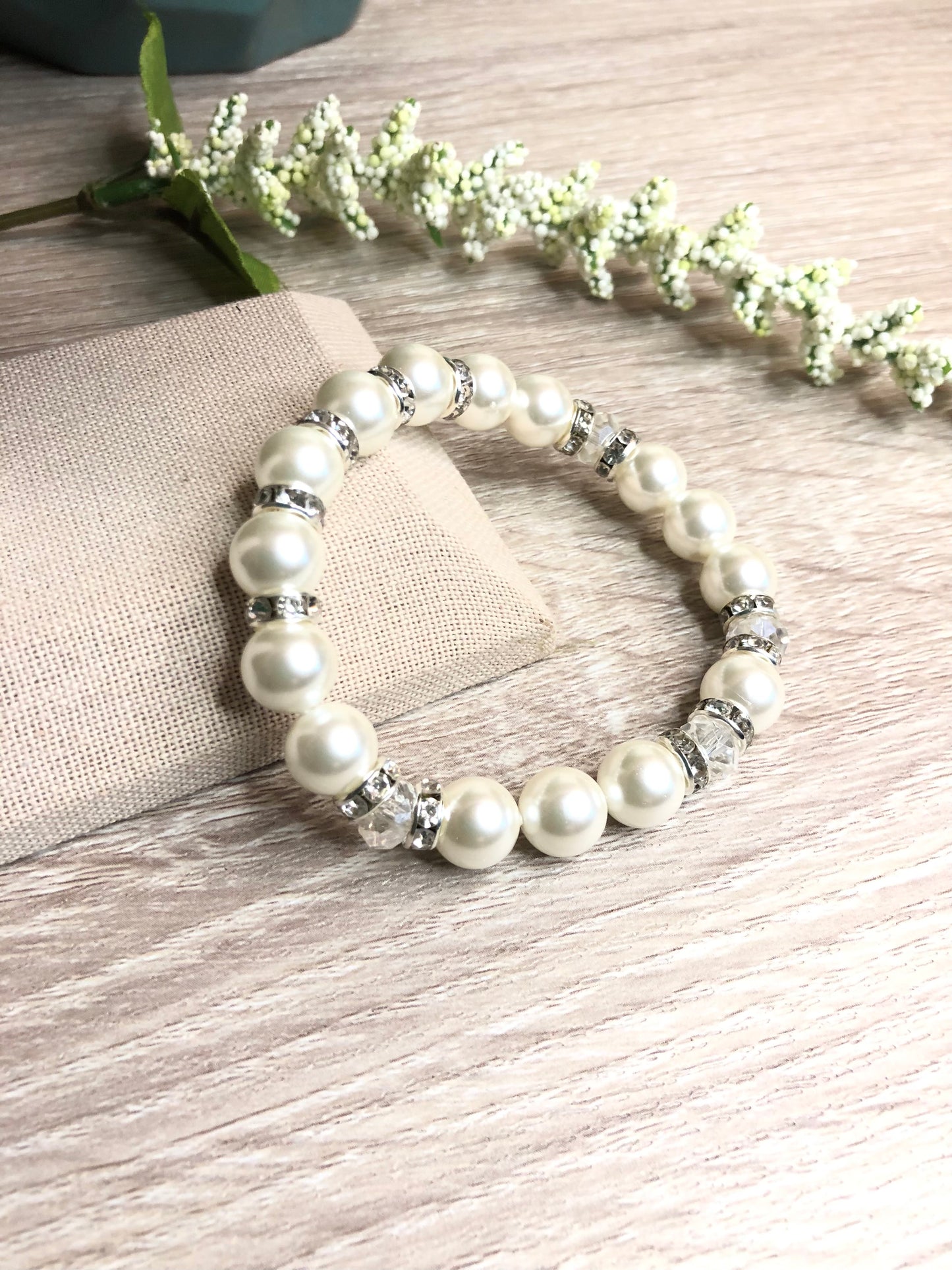 White Shell Pearl Stretch Bracelet