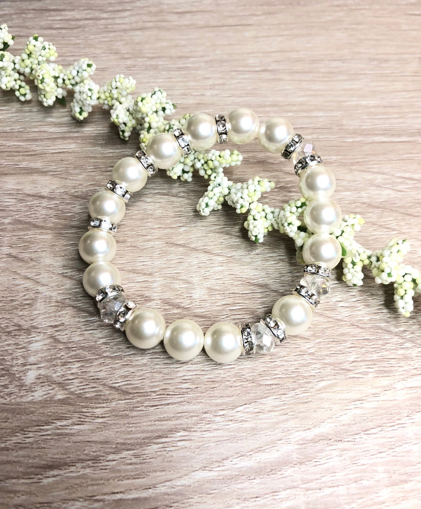 White Shell Pearl Stretch Bracelet